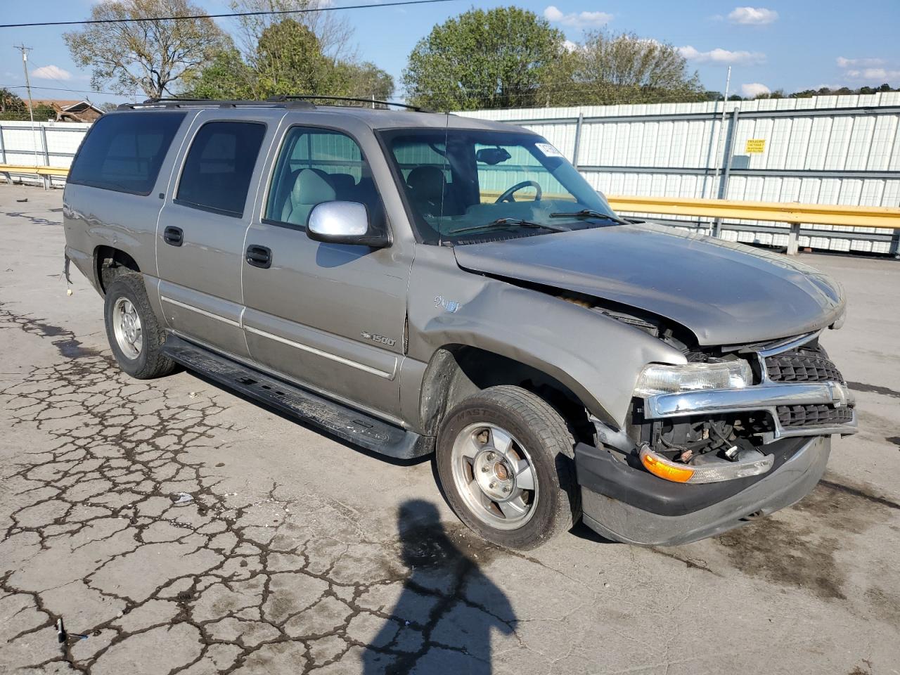 2000 Chevrolet Suburban C1500 VIN: 3GNEC16T2YG136424 Lot: 74735894