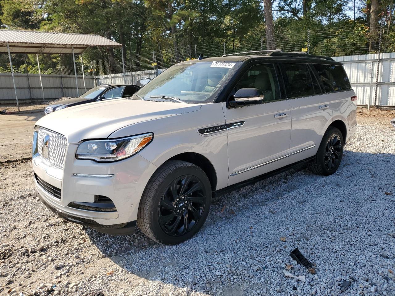 2023 Lincoln Navigator - Image 1