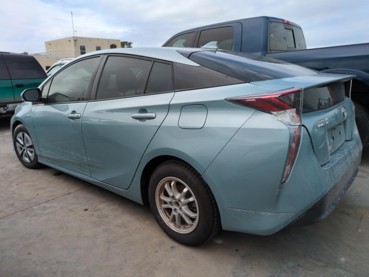 2017 Toyota Prius - Image 2