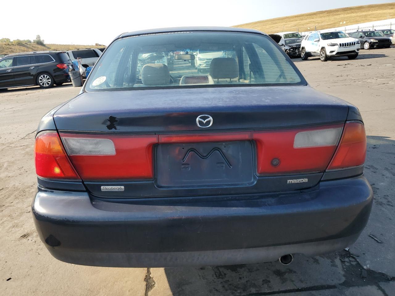 1998 Mazda Protege Dx VIN: JM1BC1417W0215067 Lot: 75000044