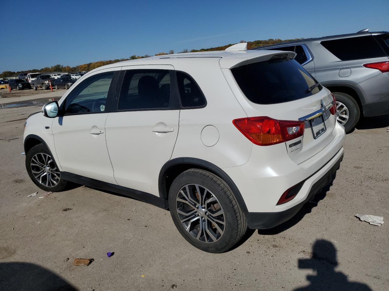 2018 Mitsubishi Outlander - Image 2