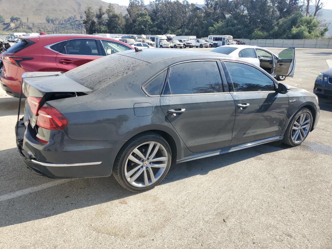 2018 Volkswagen Passat - Image 3