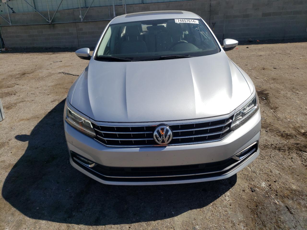 2017 Volkswagen Passat - Image 5