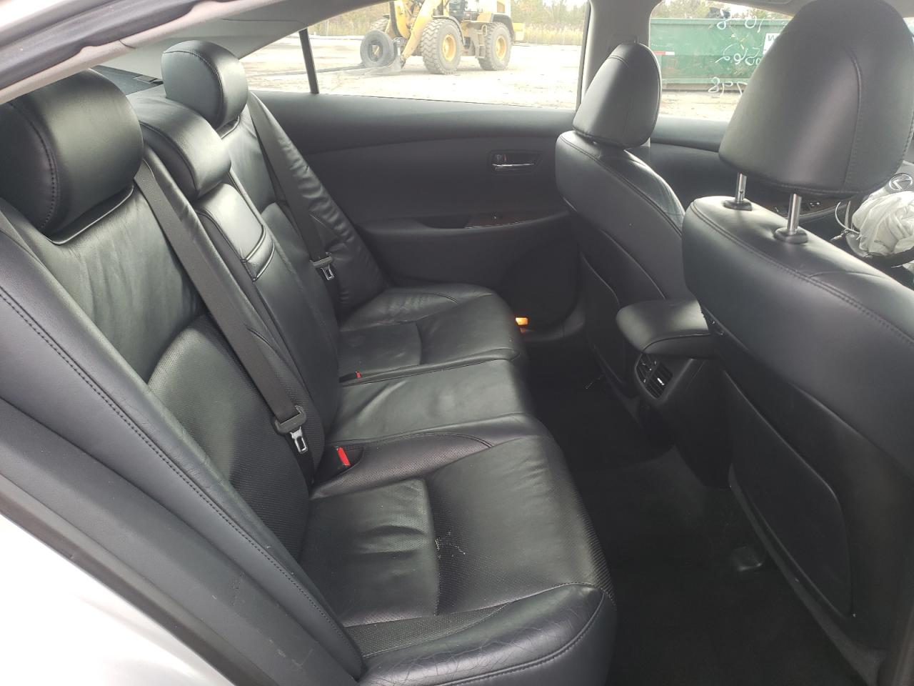 2010 Lexus ES - Image 10