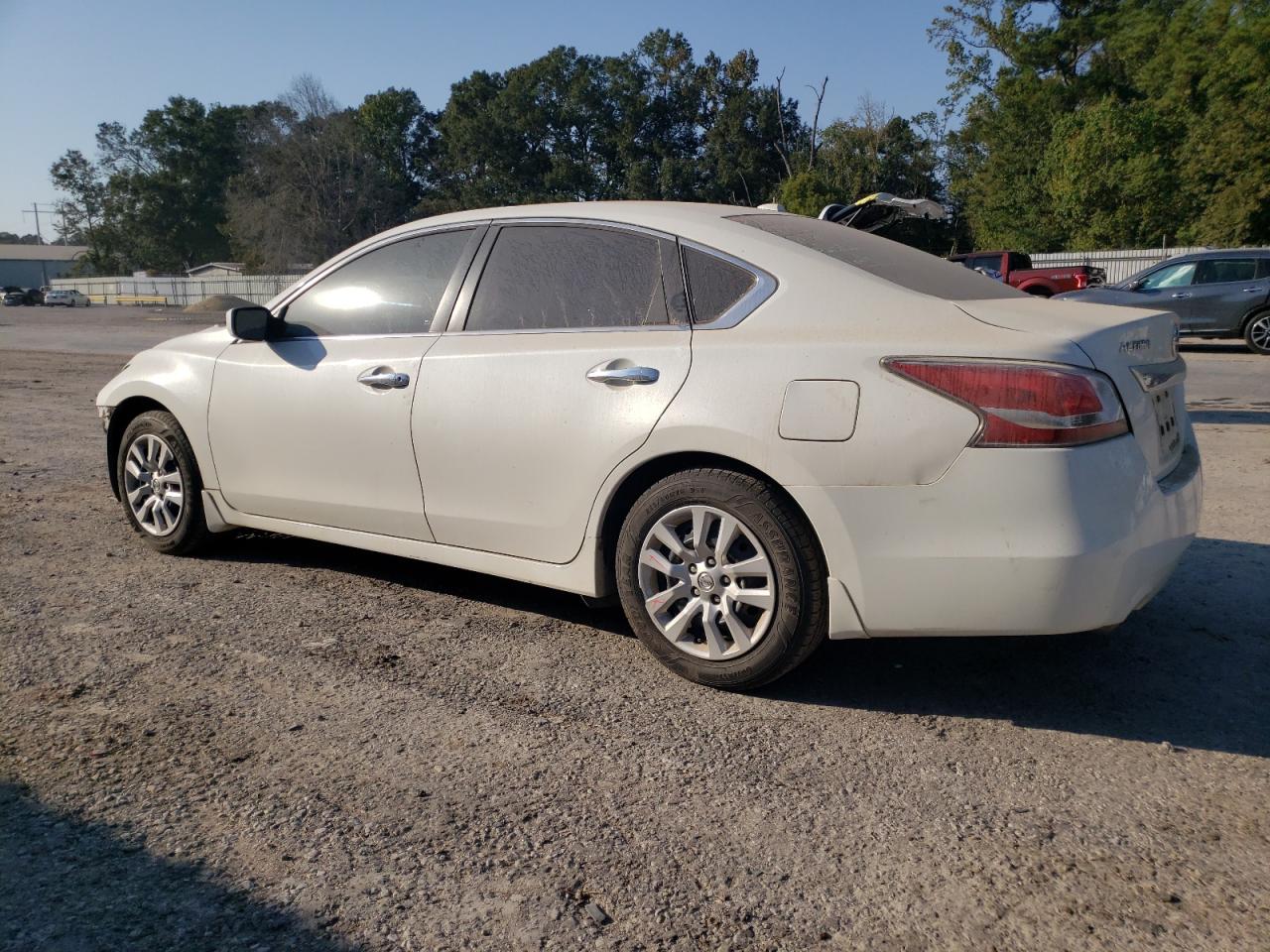 2015 Nissan Altima - Image 2