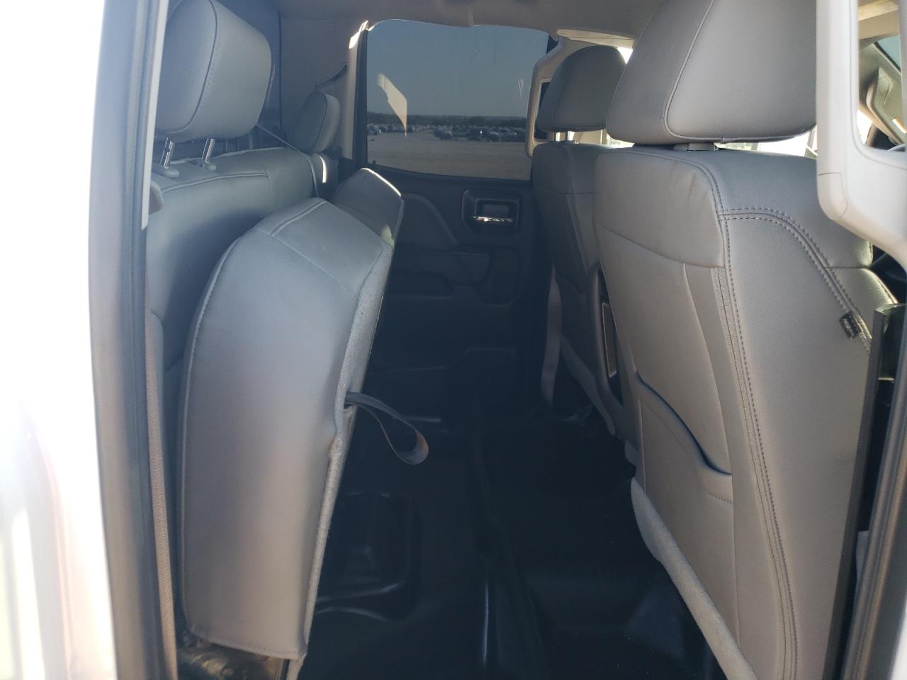 2016 Chevrolet Silverado - Image 11