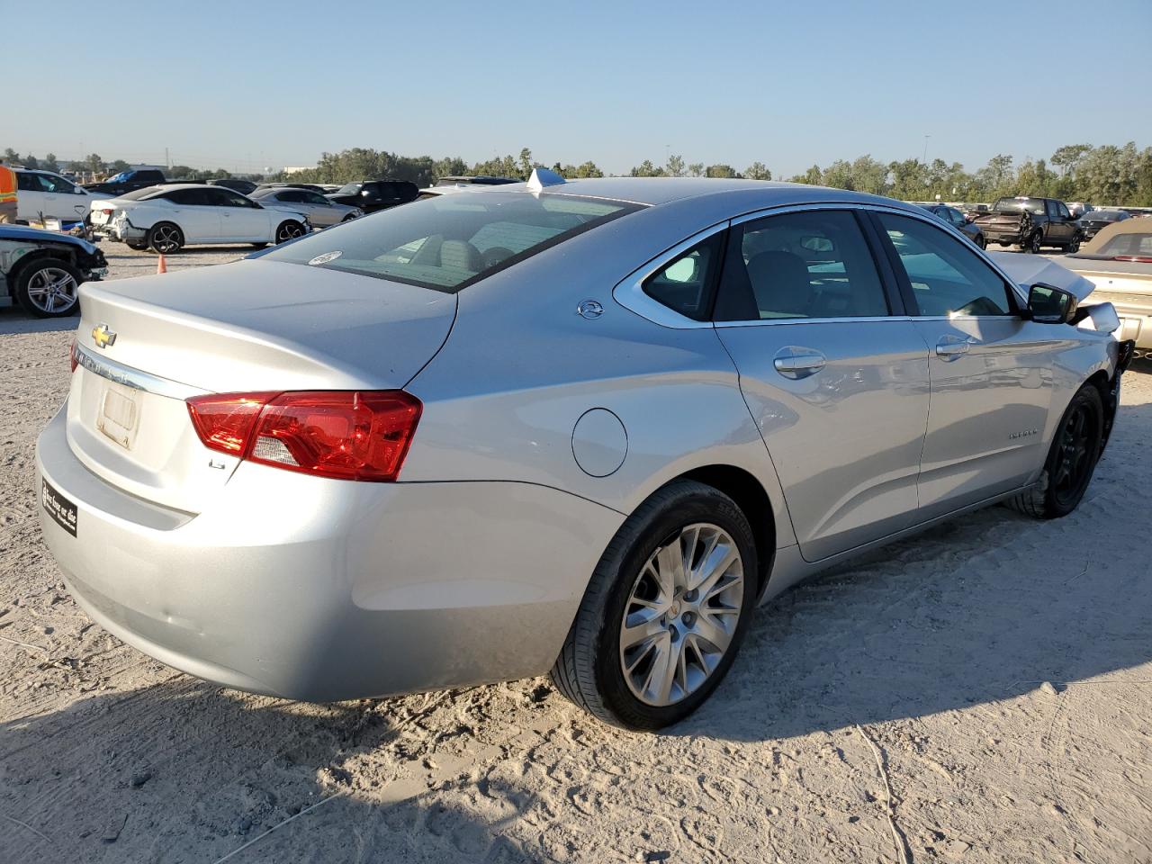 VIN 1G11Y5SL4EU165785 2014 CHEVROLET IMPALA no.3