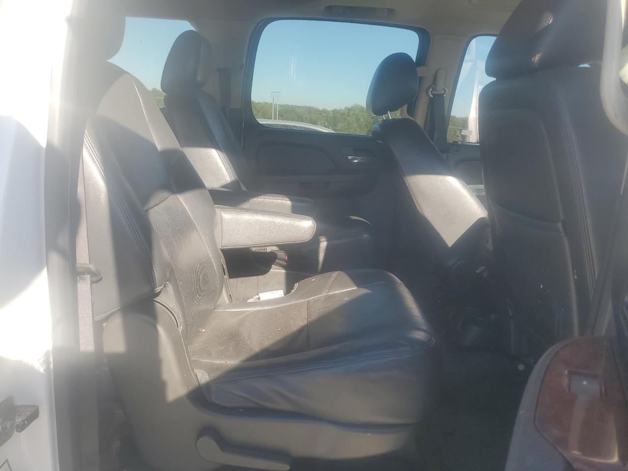 2014 Chevrolet Suburban - Image 15