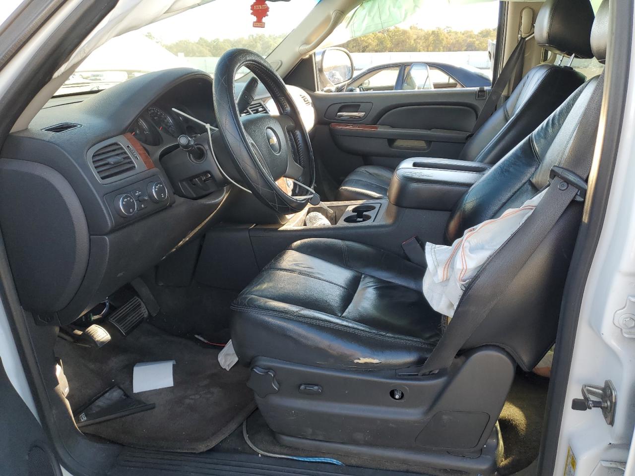 2011 Chevrolet Suburban - Image 7