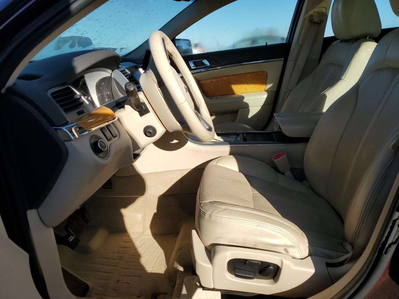 2010 Lincoln MKS - Image 7