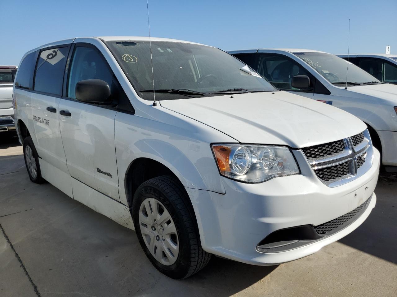 2019 Dodge Caravan - Image 4