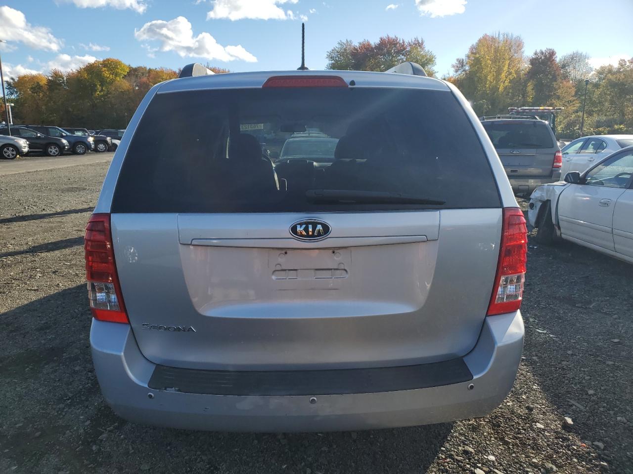 KNDMG4C72B6379175 2011 Kia Sedona Lx