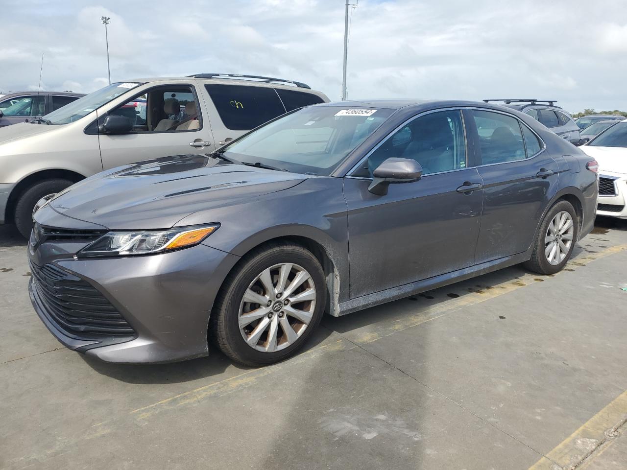 4T1B11HK6JU093484 2018 TOYOTA CAMRY - Image 1