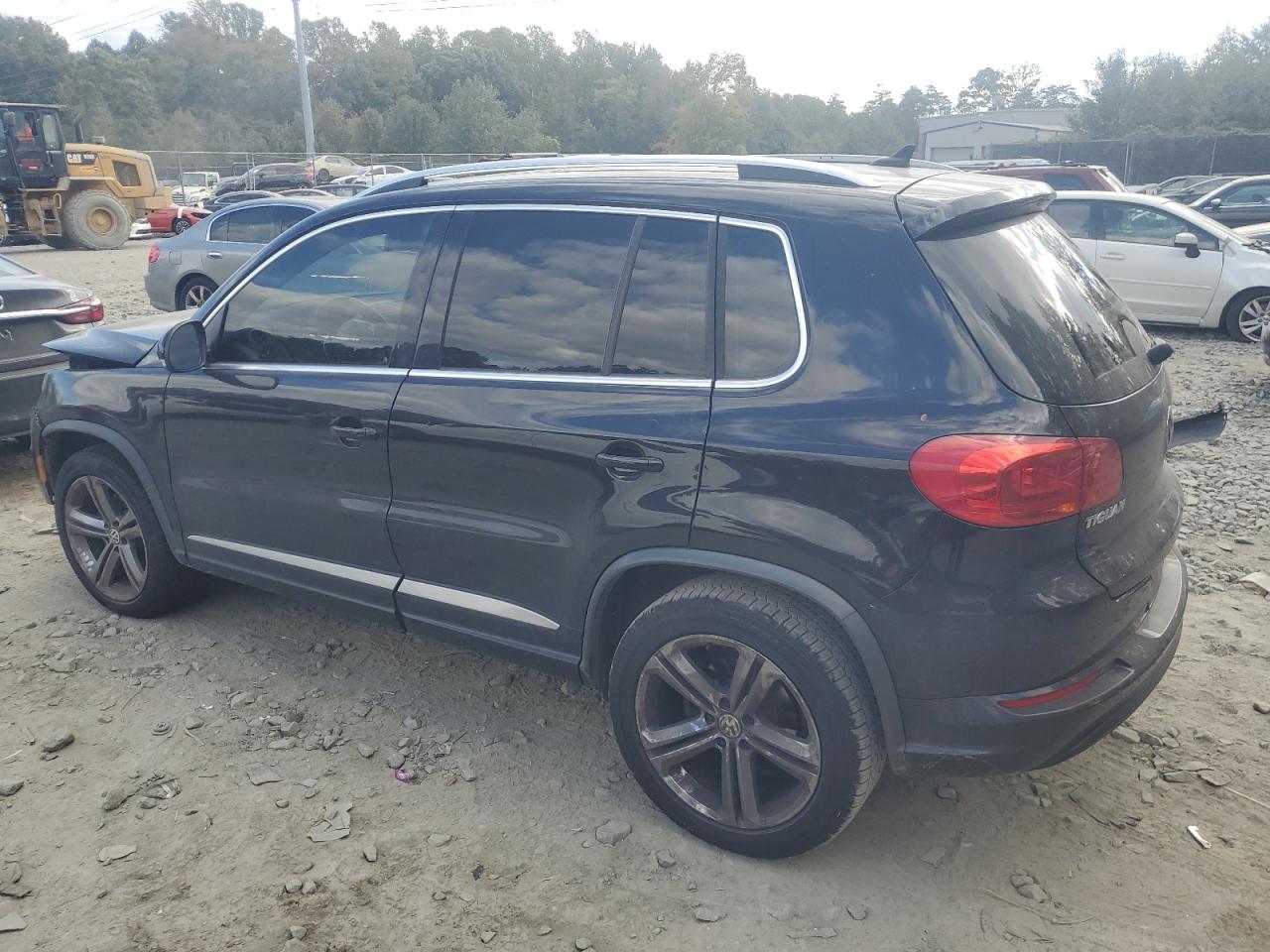 2017 Volkswagen Tiguan - Image 2