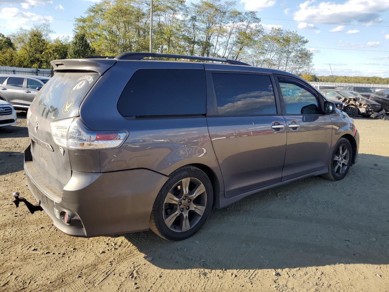 2013 Toyota Sienna - Image 3