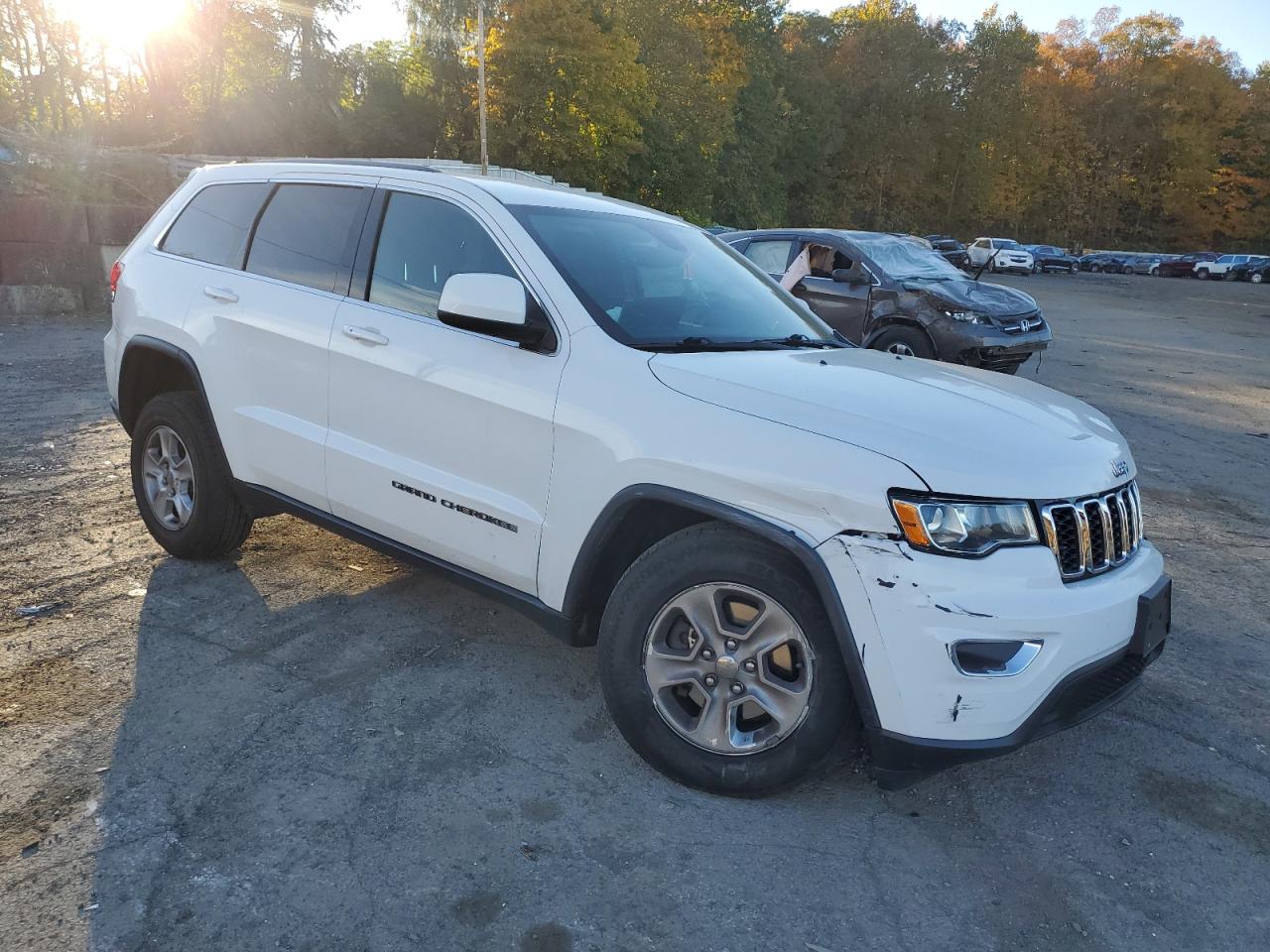 2017 Jeep Grand Cherokee - Image 4