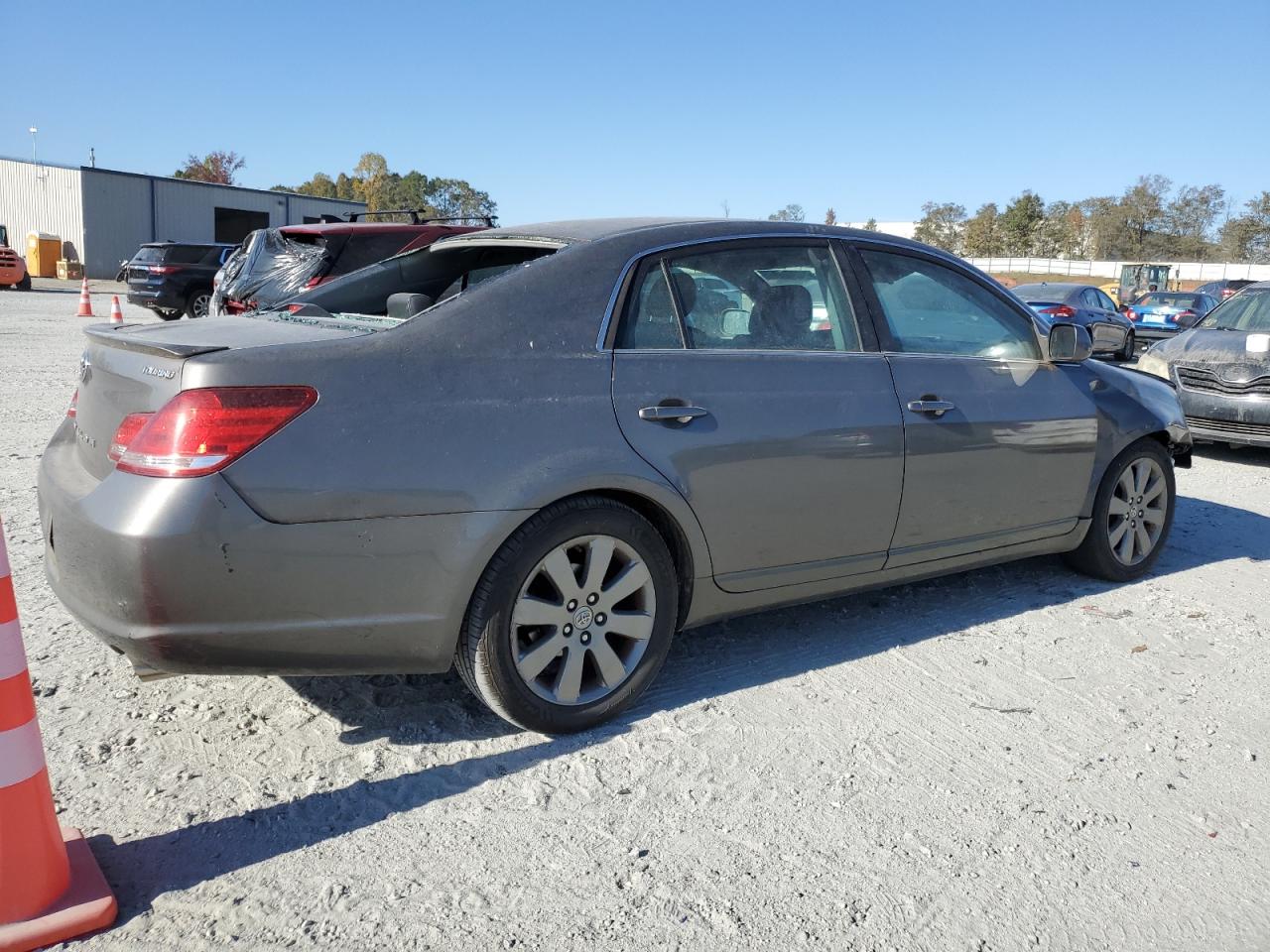 2007 Toyota Avalon - Image 3