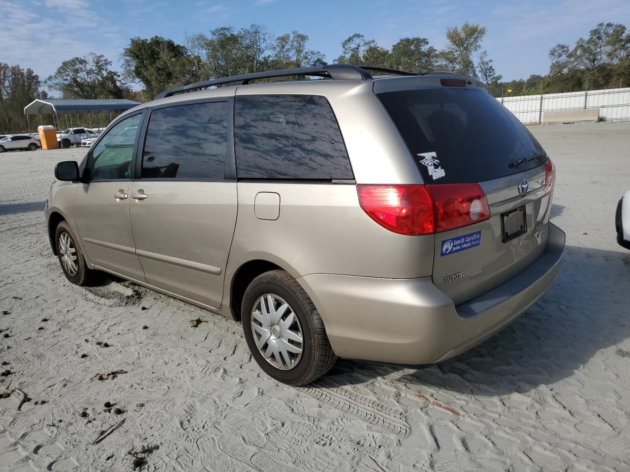 2009 Toyota Sienna - Image 2