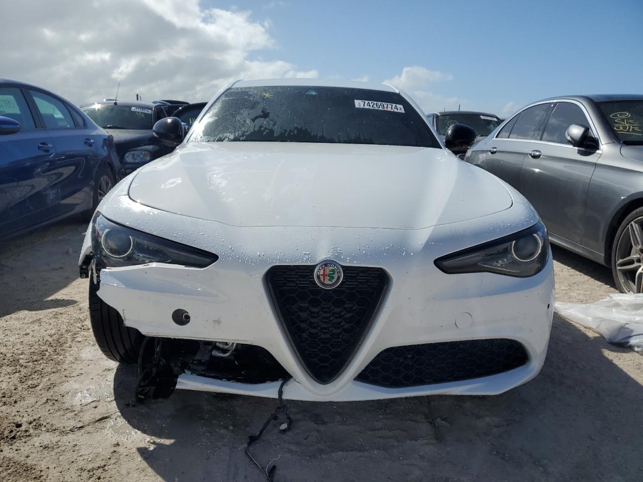 2020 Alfa Romeo Giulia - Image 5