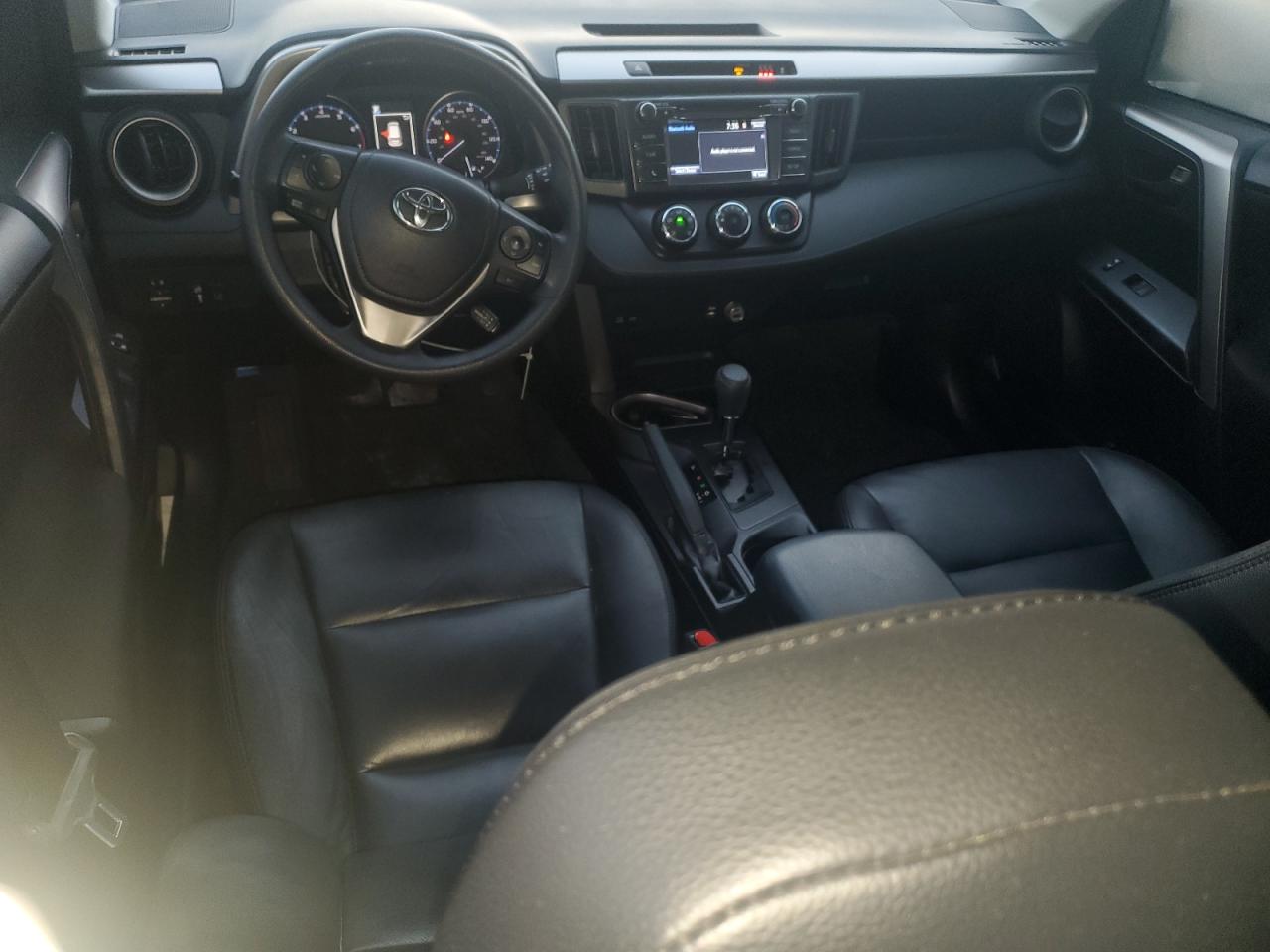 2018 Toyota RAV 4 - Image 8