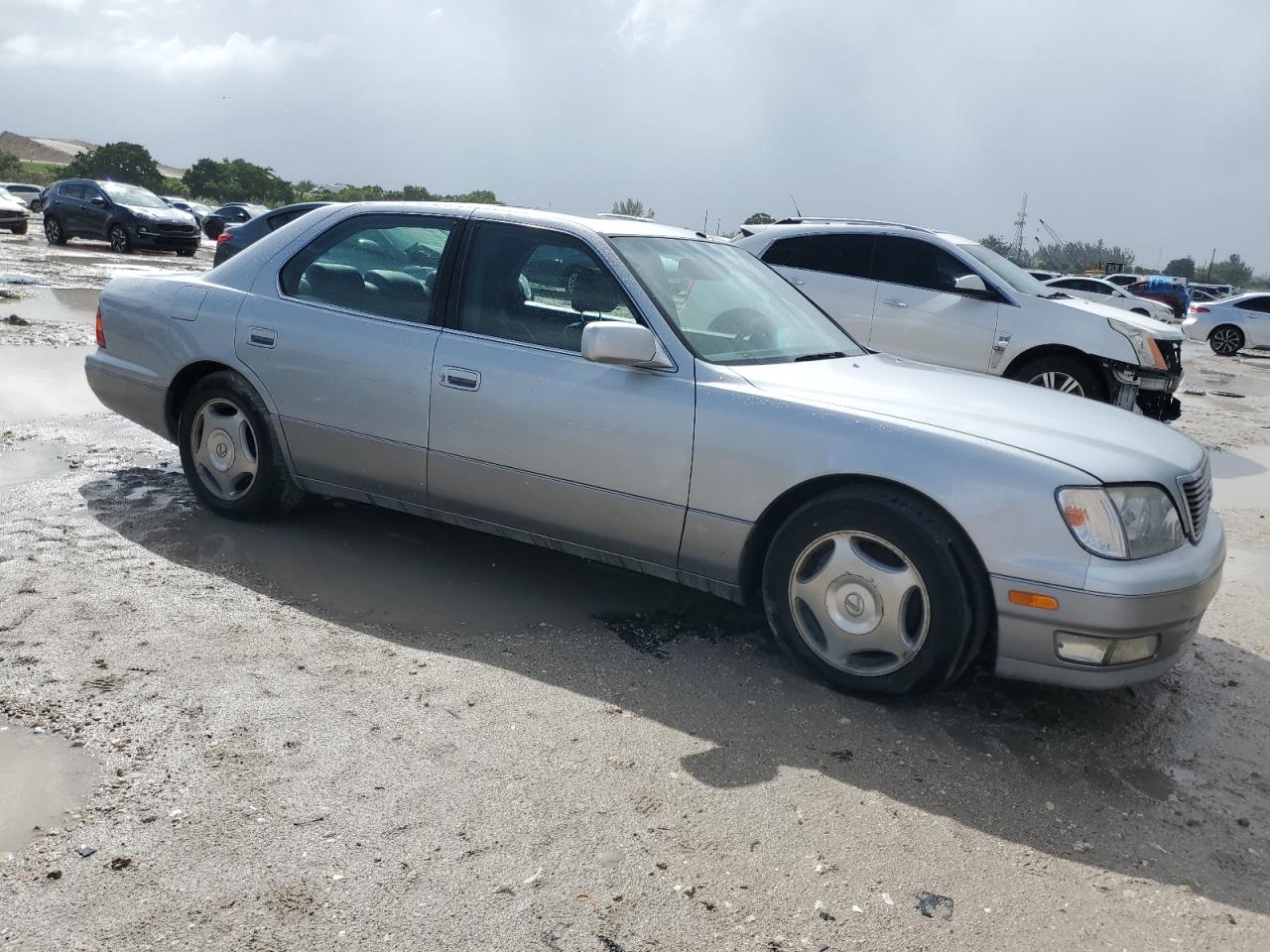 1998 Lexus LS - Image 4