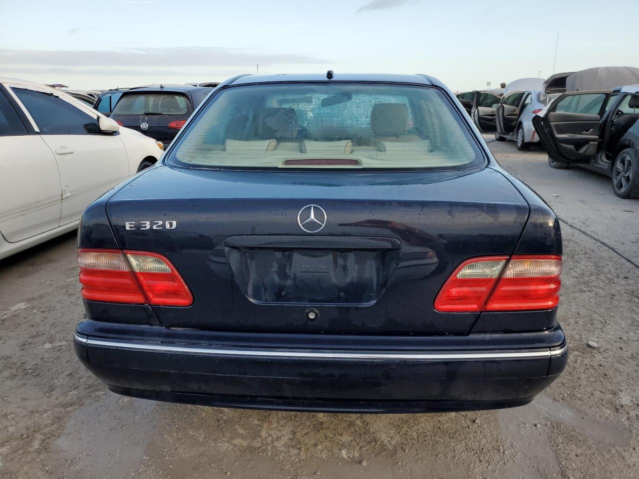 WDBJF65J7YB047628 2000 Mercedes-Benz E 320