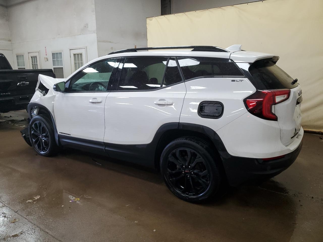 2022 GMC Terrain - Image 2