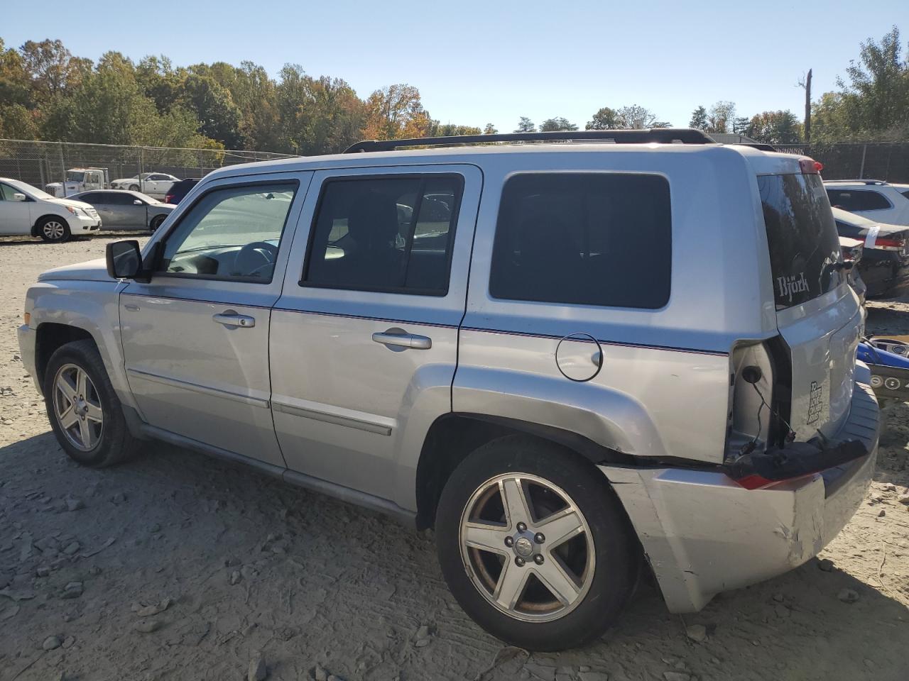 2010 Jeep Liberty (Patriot) - Image 2