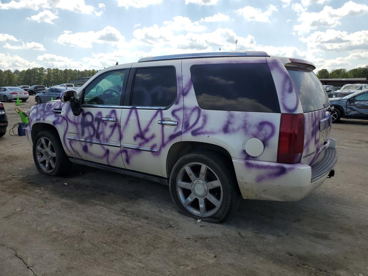 2007 Cadillac Escalade - Image 2