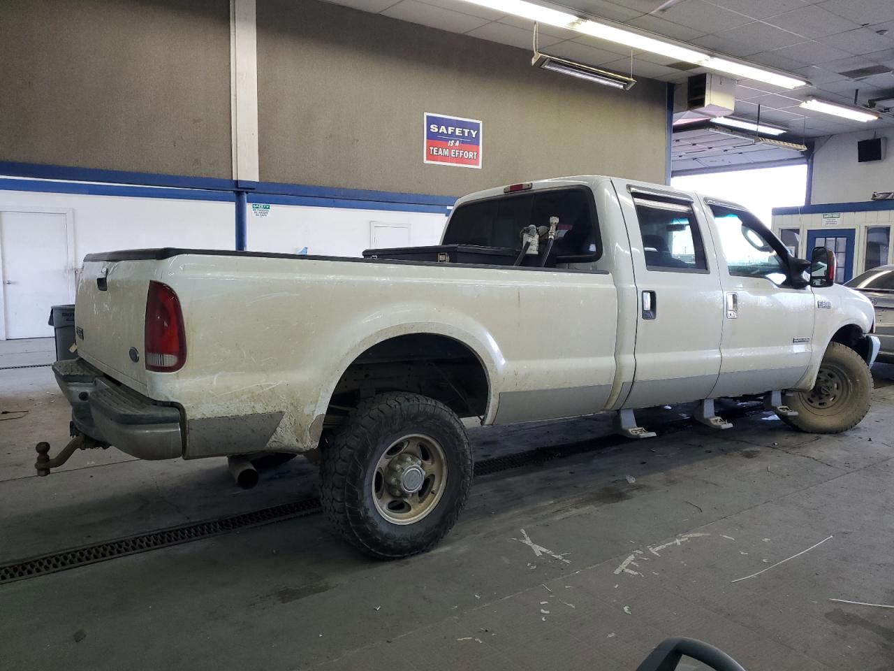 2004 Ford F350 - Image 3