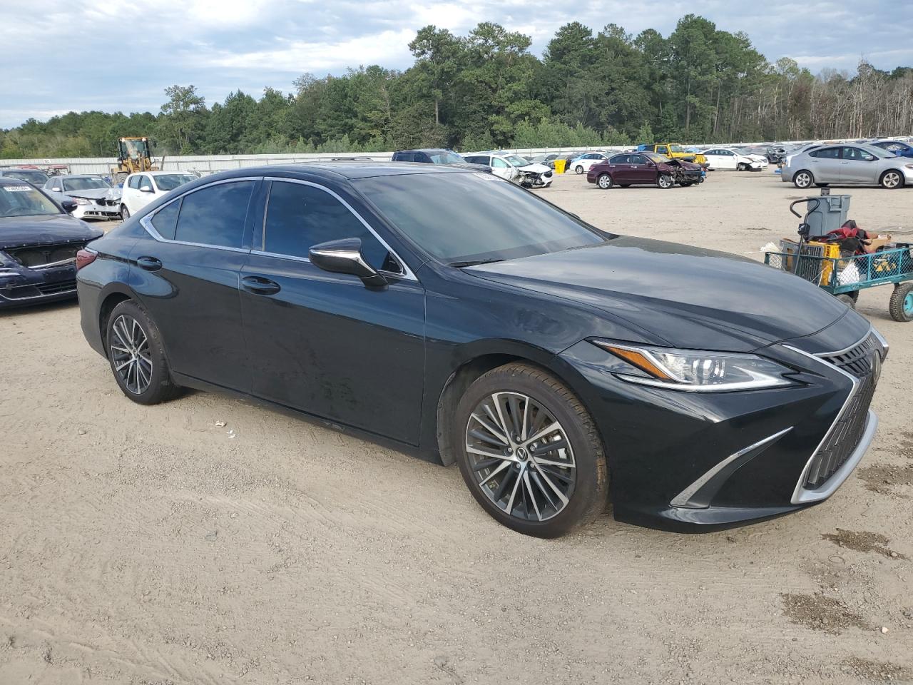 2024 Lexus ES - Image 4