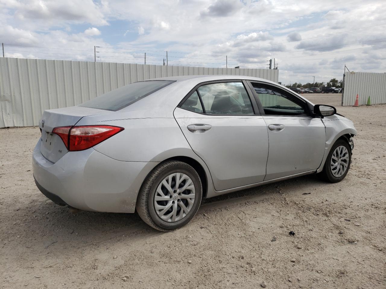 VIN 5YFBURHE9HP627816 2017 TOYOTA COROLLA no.3