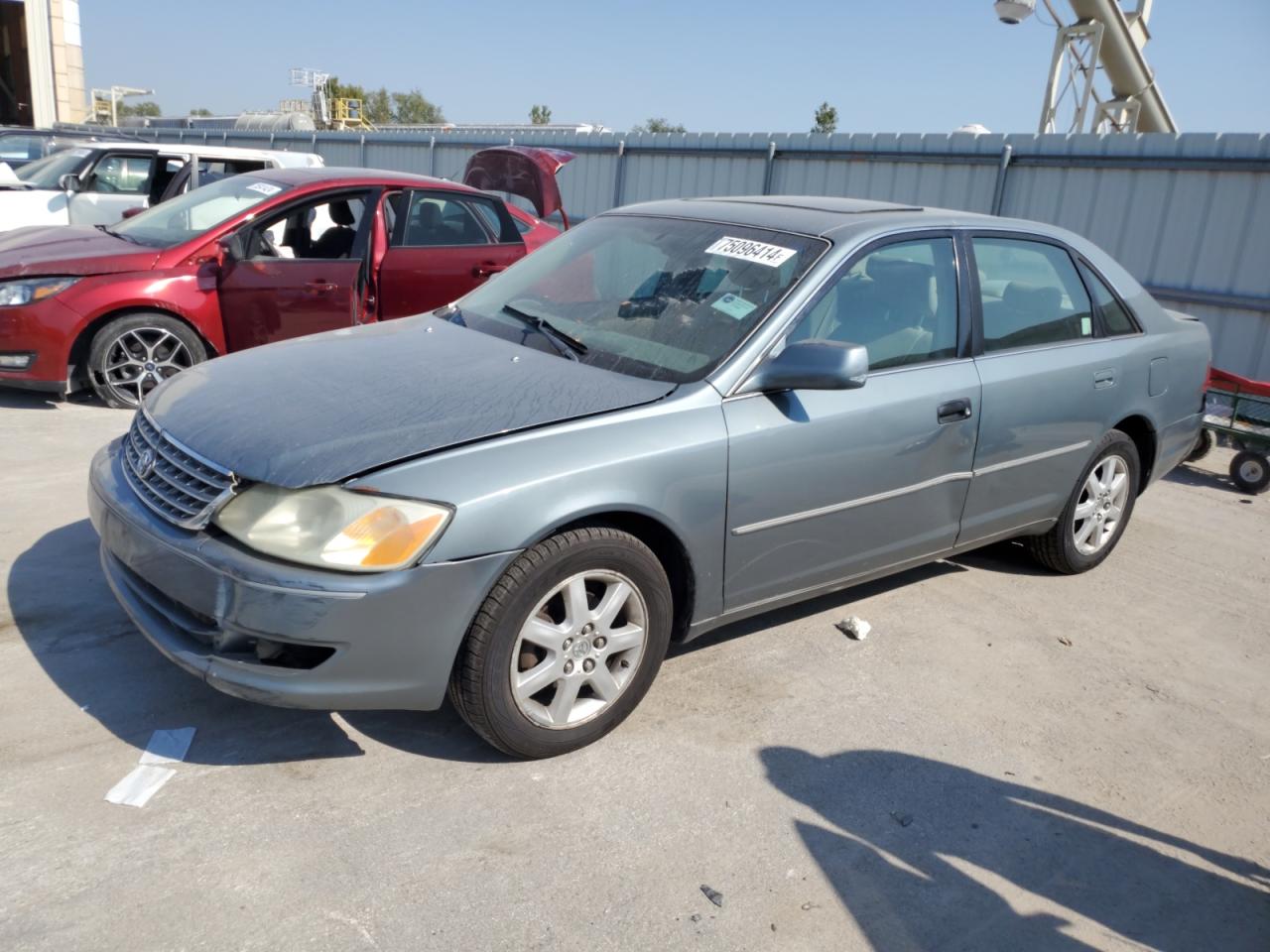 2003 Toyota Avalon Xl for Sale in Kansas City, KS - Rear End