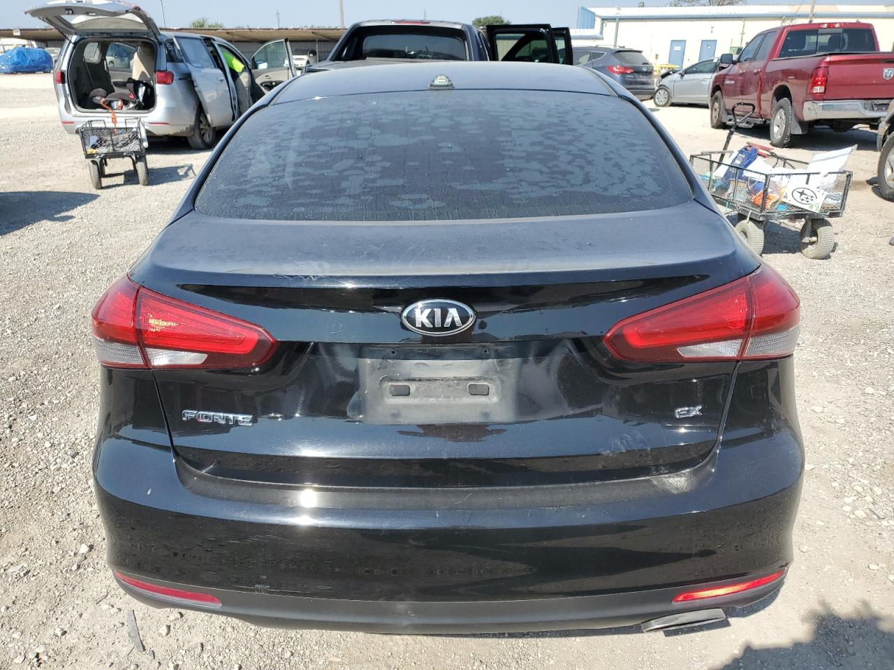 3KPFL4A85JE238836 2018 Kia Forte Ex