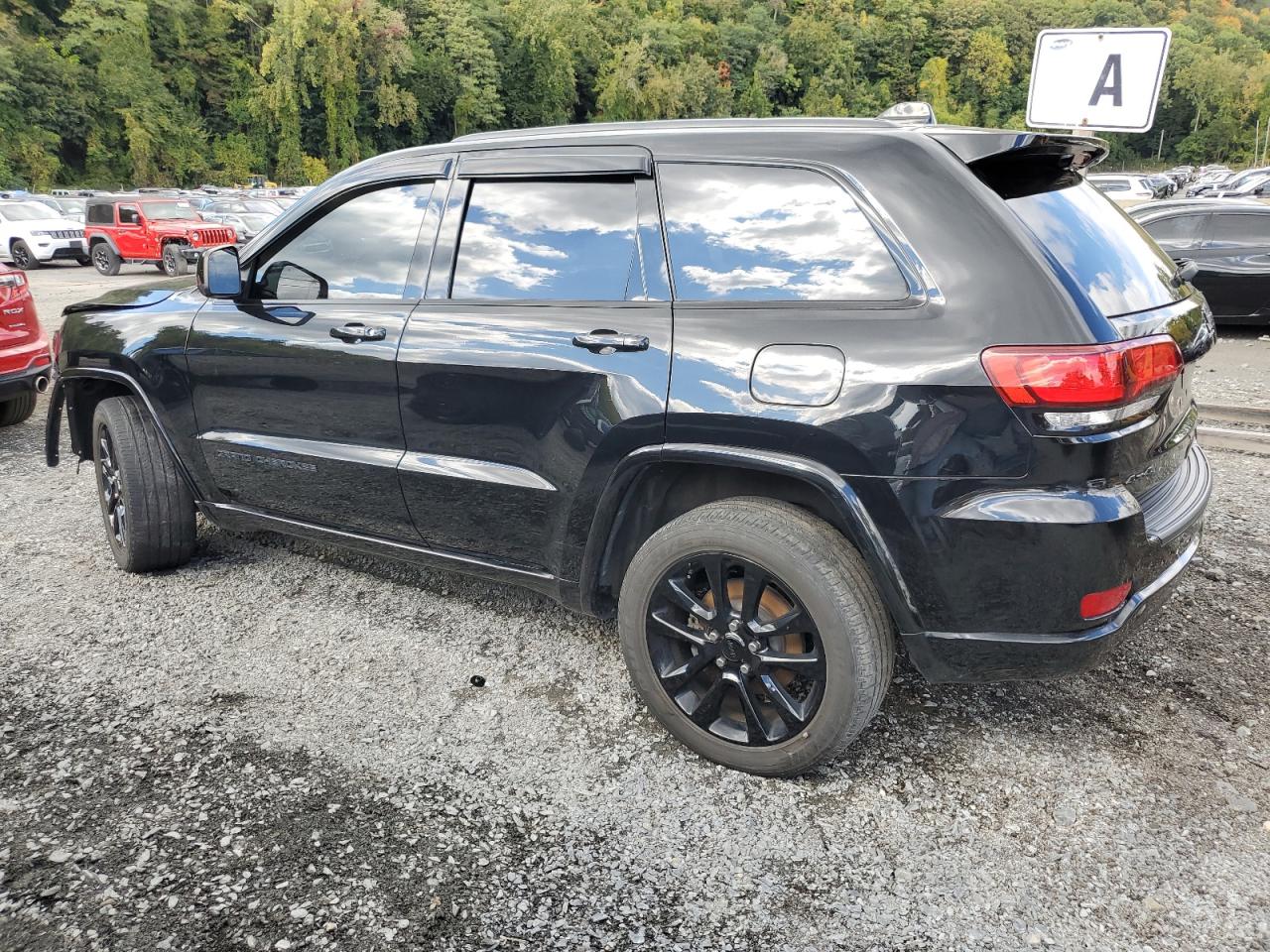 1C4RJFAG9LC284878 2020 Jeep Grand Cherokee Laredo