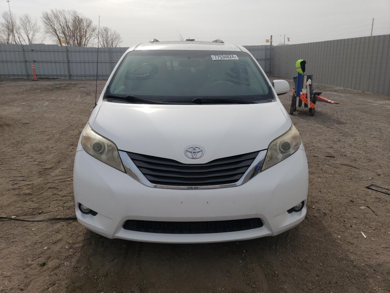 2011 Toyota Sienna - Image 5