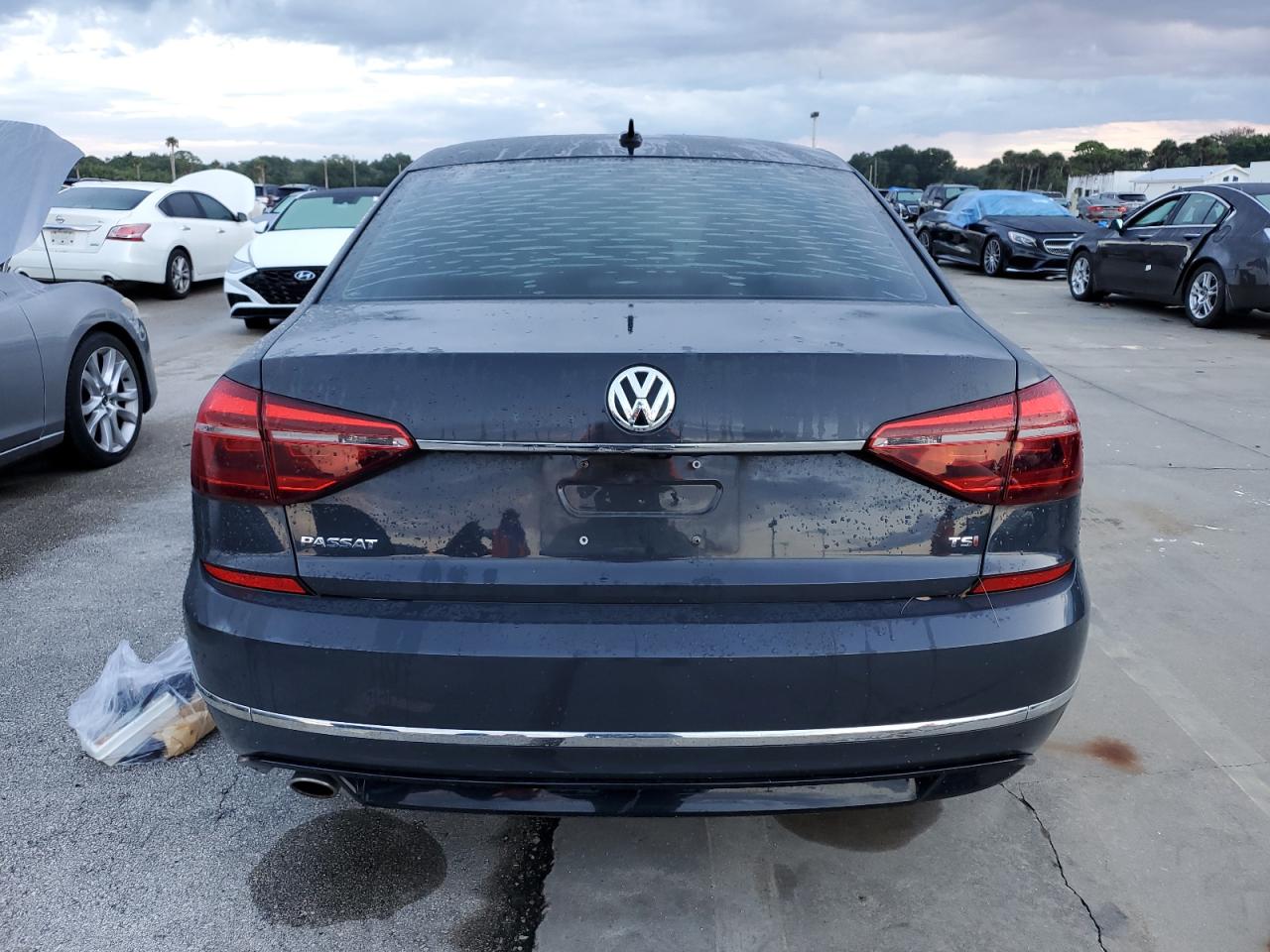 1VWDT7A3XHC011931 2017 Volkswagen Passat R-Line