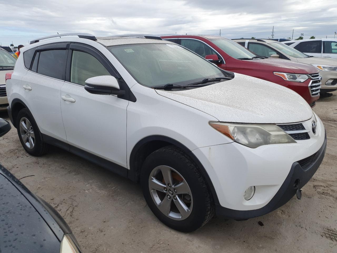 VIN JTMRFREV9FJ019082 2015 TOYOTA RAV4 no.4