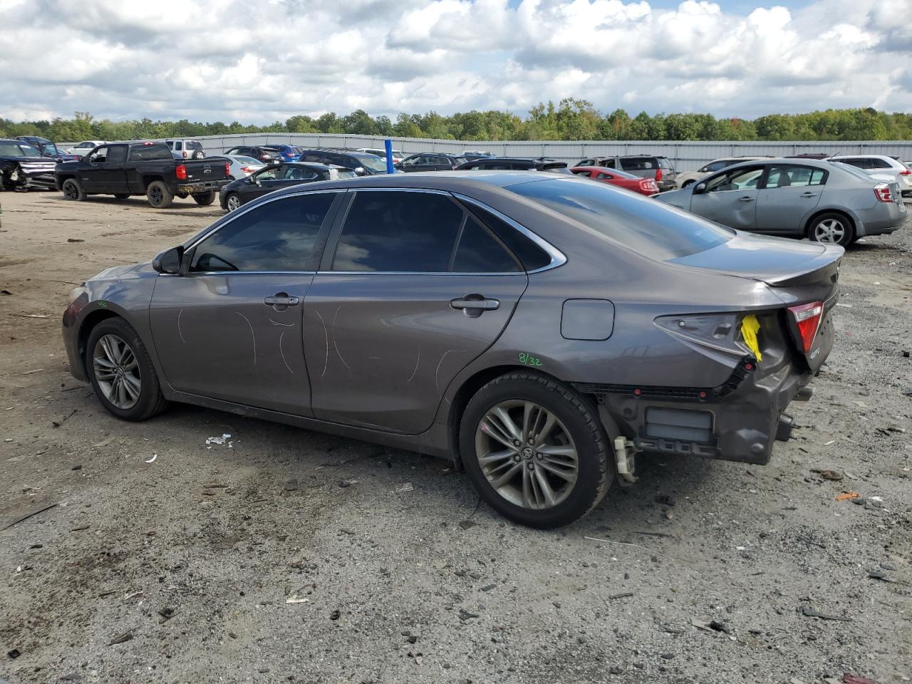 4T1BF1FK1HU285541 2017 TOYOTA CAMRY - Image 2