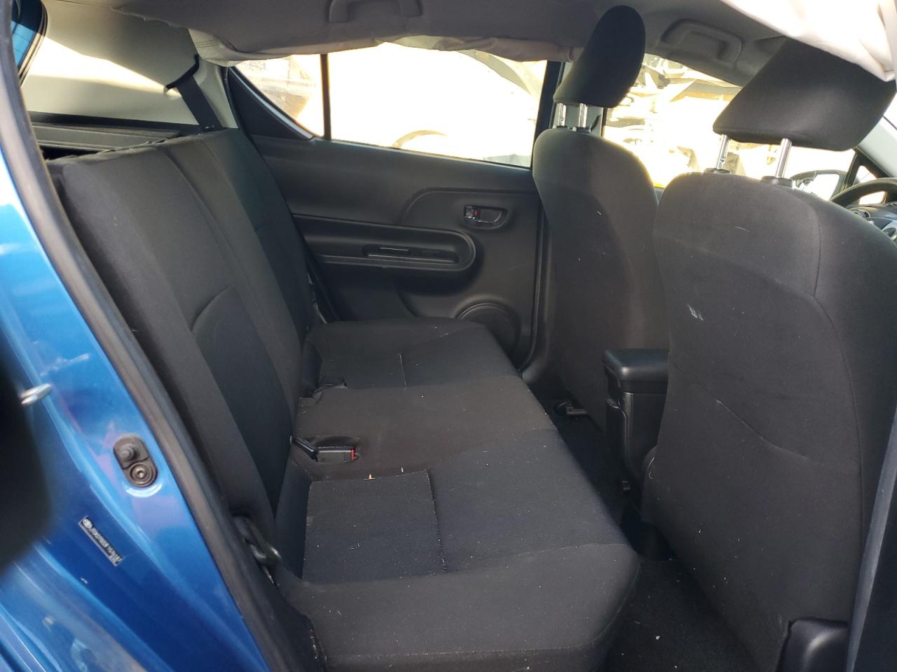 2015 Toyota Prius - Image 11