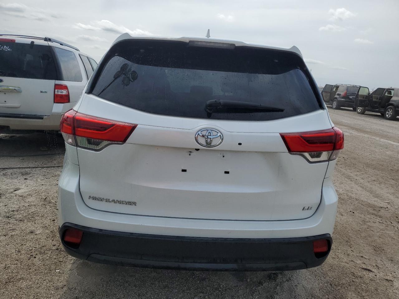 2019 Toyota Highlander Le VIN: 5TDZZRFH7KS350384 Lot: 74570164