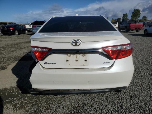  TOYOTA CAMRY 2016 Biały