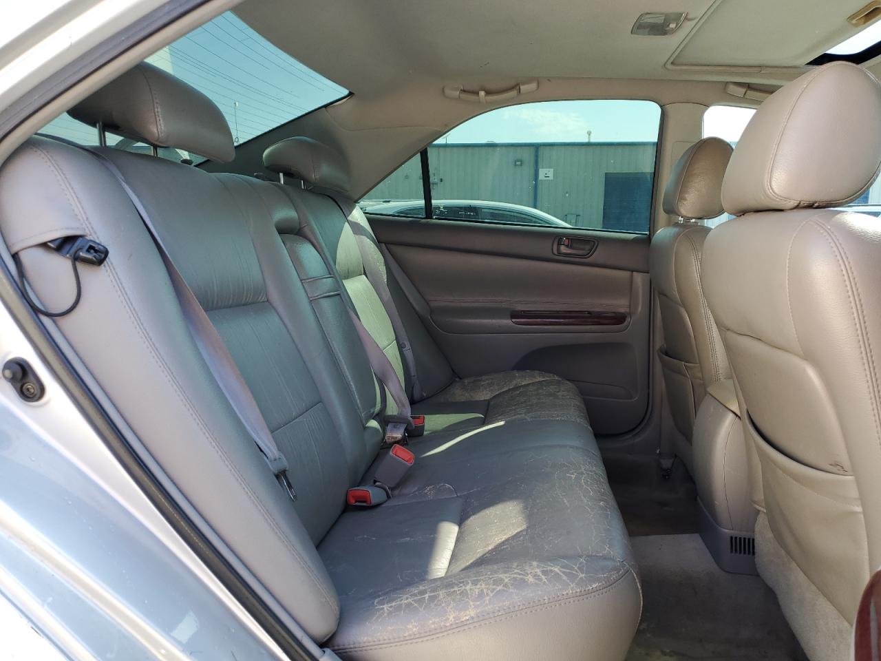2004 Toyota Camry - Image 10