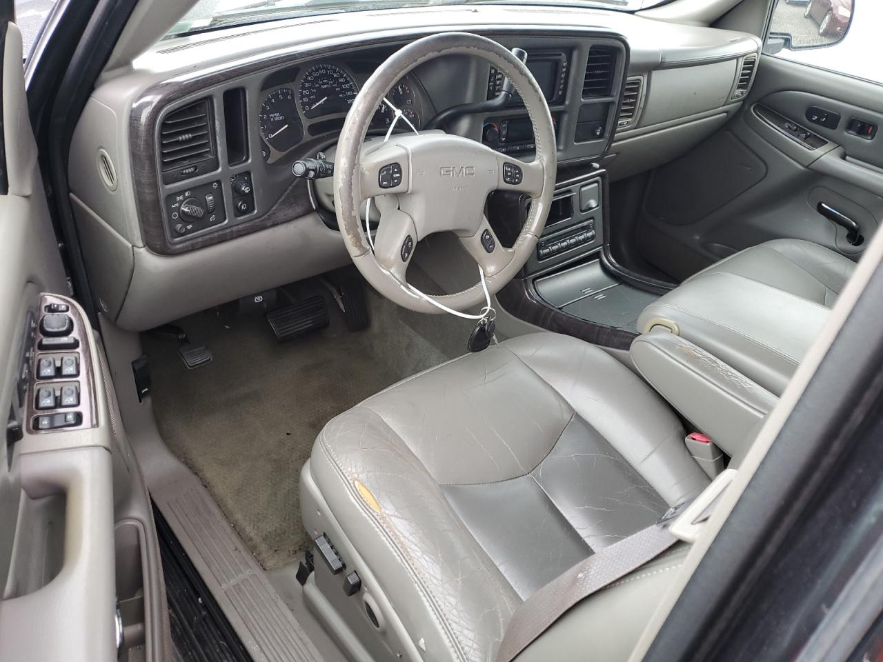2004 GMC Yukon - Image 8