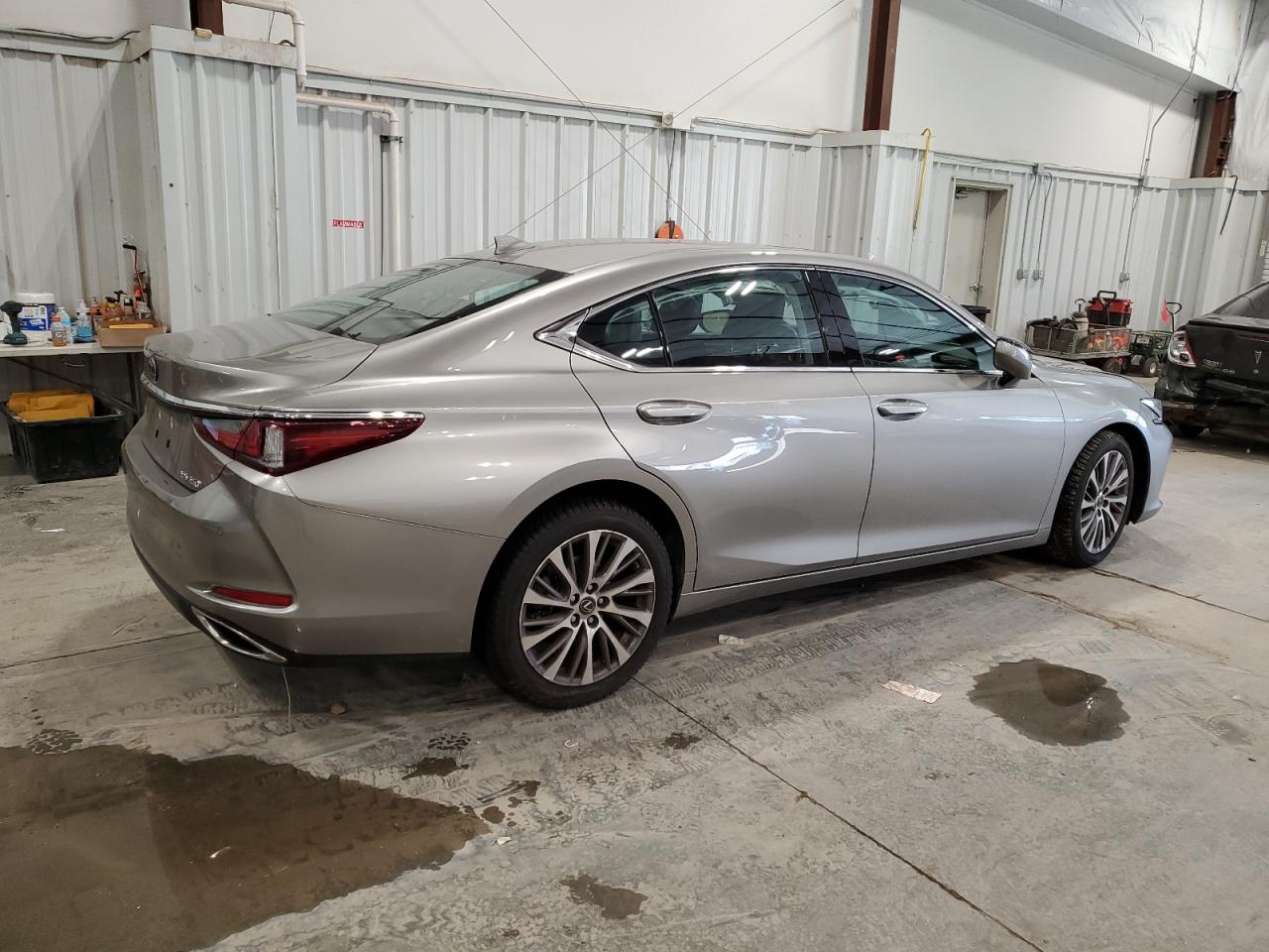 2020 Lexus ES - Image 3