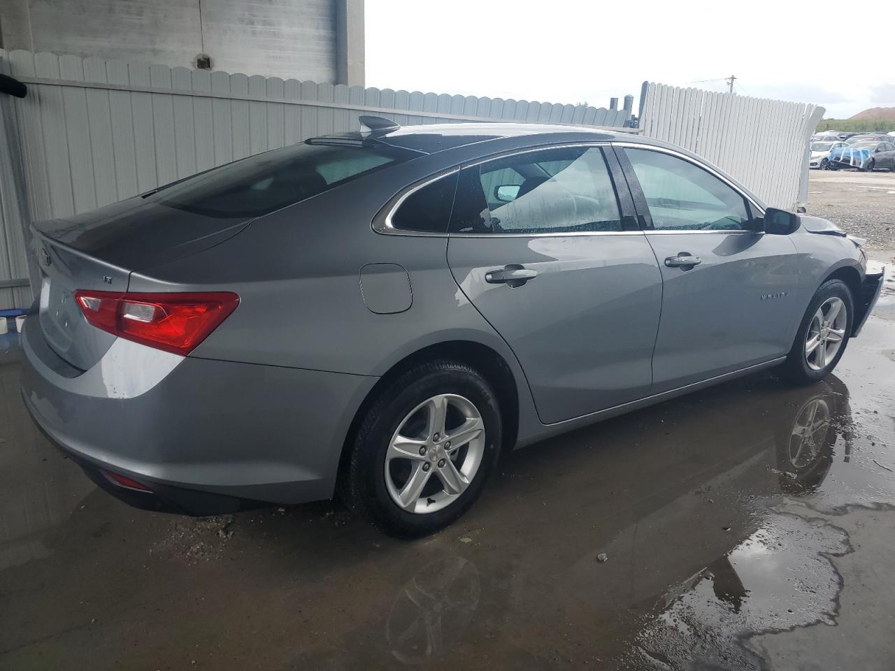 2023 Chevrolet Malibu - Image 3