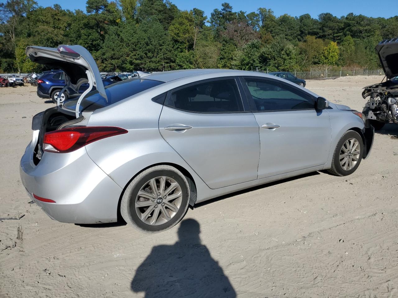 2015 Hyundai Elantra - Image 3