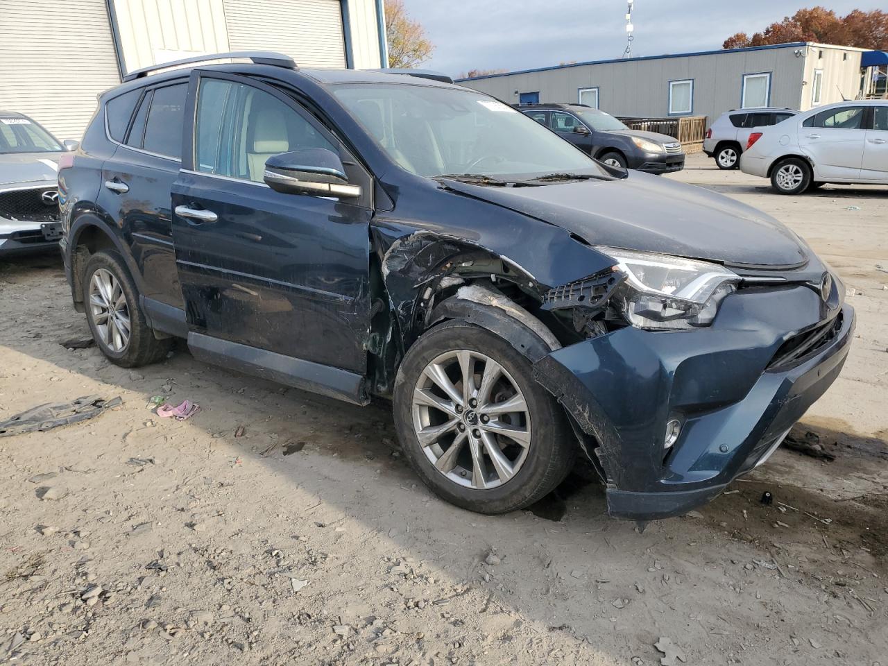 VIN 2T3DFREV4JW739913 2018 TOYOTA RAV4 no.4