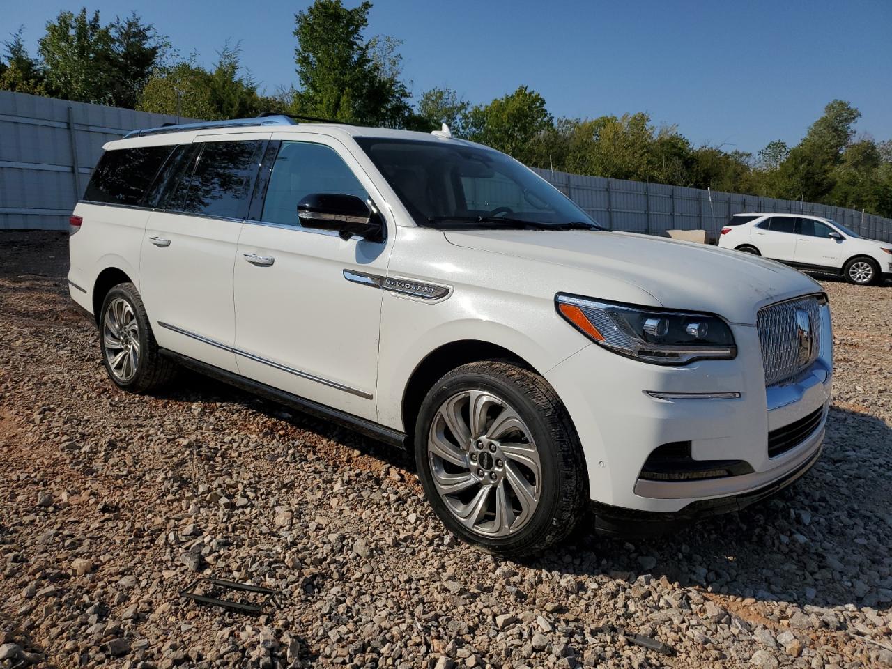 2022 Lincoln Navigator - Image 4