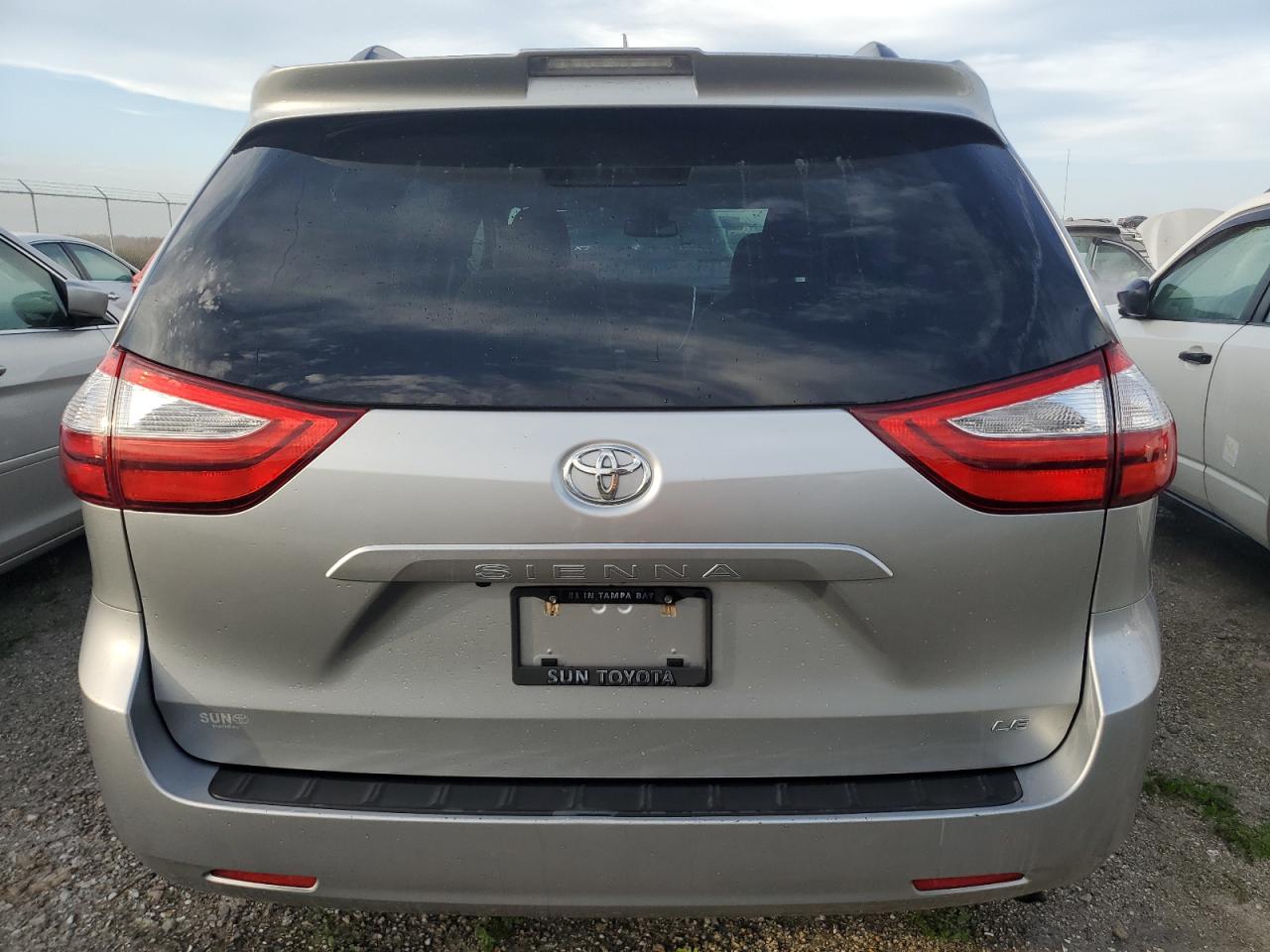 2018 Toyota Sienna Le VIN: 5TDKZ3DC2JS904242 Lot: 74628074